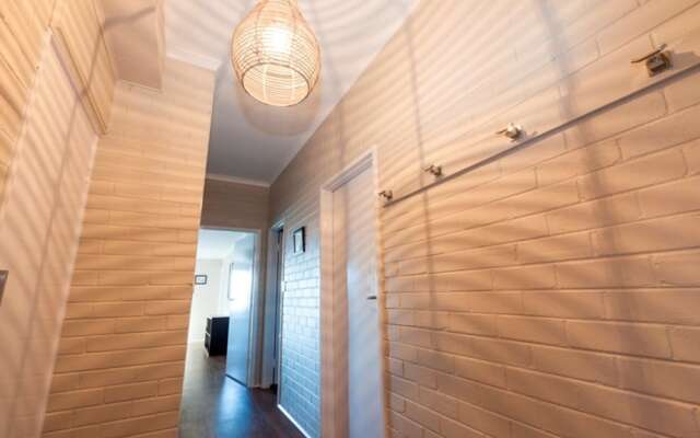 Summit 9 - Modern and stylish newly renovated apartment