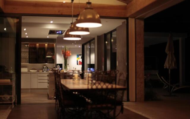 Luxurious villa 4 bedrooms in secluded area, swimming pool