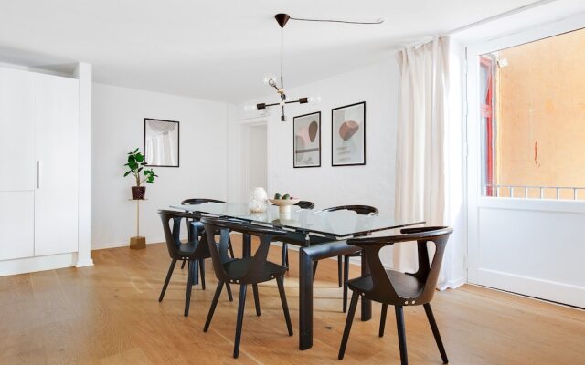 Sanders City - Pleasant 4-bdr Apt in the Capital