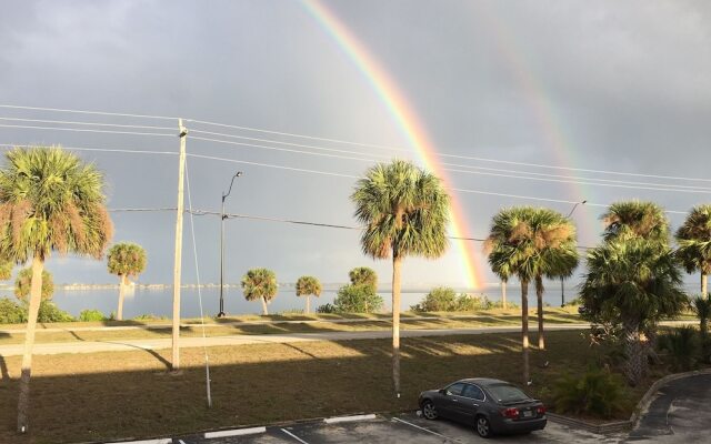 Tropical Inn Palm Bay