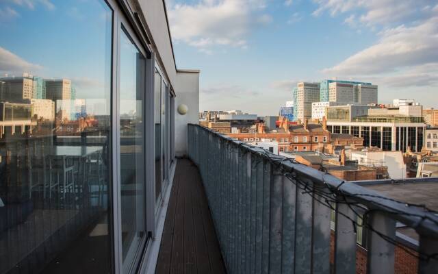 2 Bedroom Penthouse Close To Central London