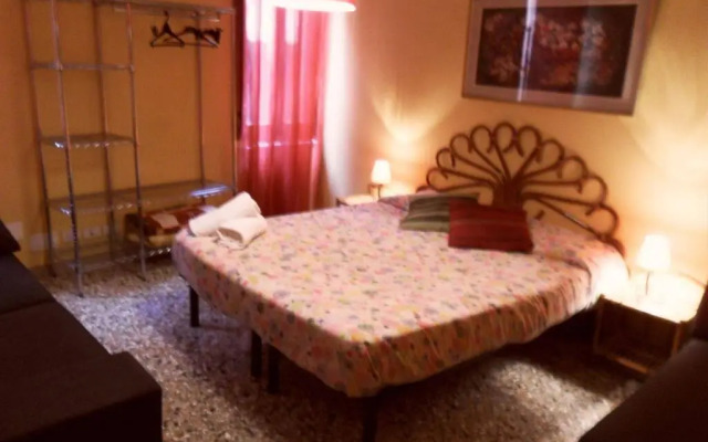 Sunny Venice Apartment