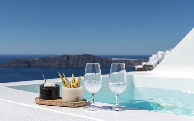 Akra Suites & Spa