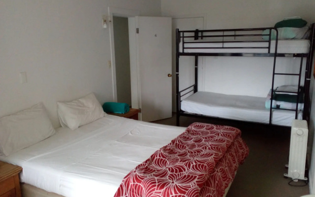 Uenuku Lodge - Hostel