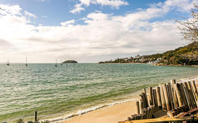 Apartamento pé na areia em Jurerê JBM202