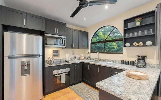 Suite 3 - Jaguar Beach & Pool 2 BR Condo