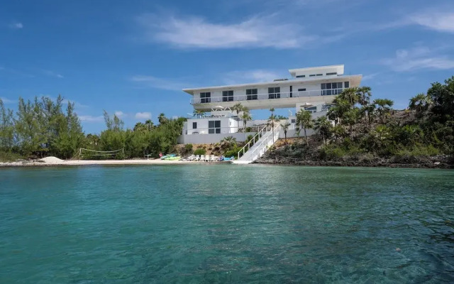 Modernized Beach House With Pool