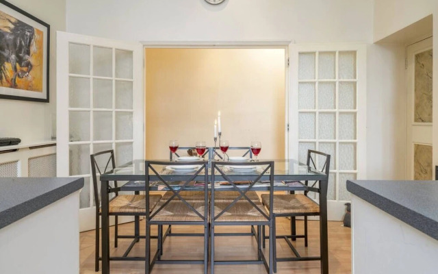 Elegant 2 BR Apartment in Paddington