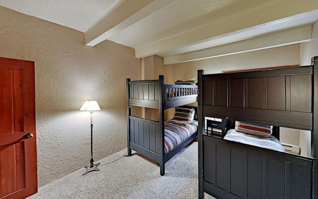 15tru5ai 3 Bedroom Condo