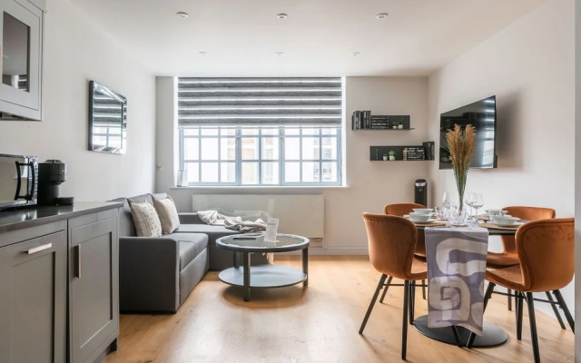 Amigos Nest - Farringdon - by Frankie Says