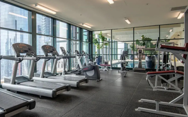 Elegant 4B 2B Unit in Melbourne CBD w/ Parking!
