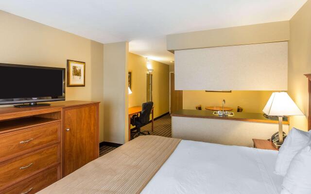 Quality Inn & Suites On the River