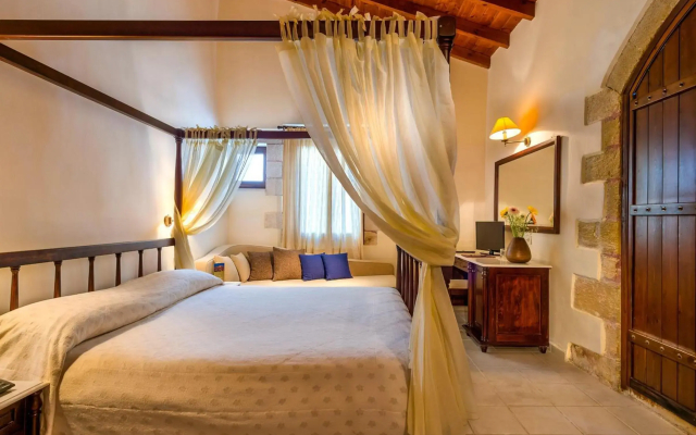 Spilia Village Hotel & Villas
