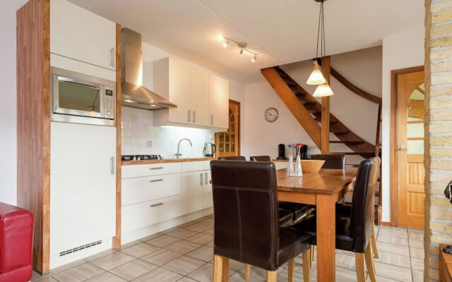 Quaint Apartment in Oosterend Terschelling near Sea