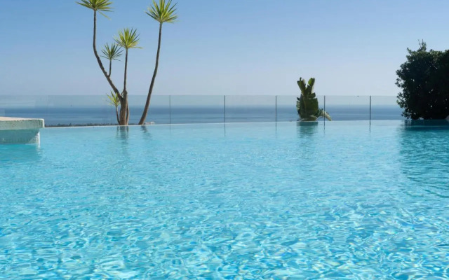Modern and luxurious holiday home with sea views in Benahavís