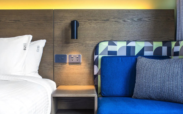 Holiday Inn Express Melbourne Little Collins by IHG