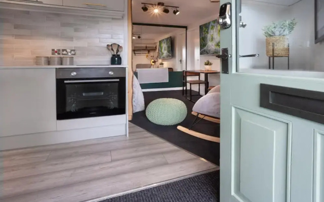 Eden Escape - Comfy Apartment Quiet Neighbourhood