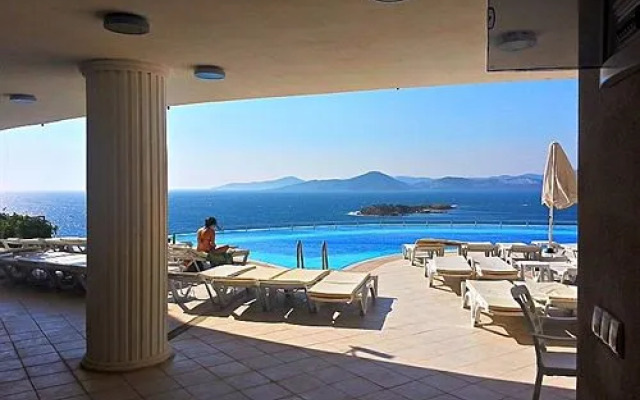 Royal Heights Apartments