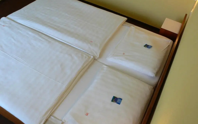 Hotel Meran Hallenbad & Sauna