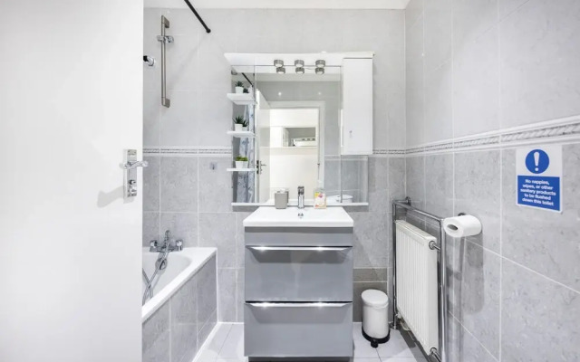 2 Bedroom Charming Family Apartment