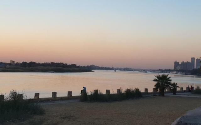 Maadi, Direct Nile river View From all Rooms