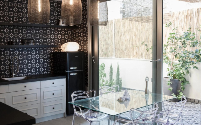 Etis garden seafront