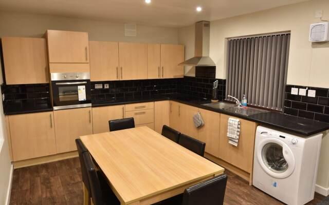 Spacious Holiday Home in Coventry near Coventry University