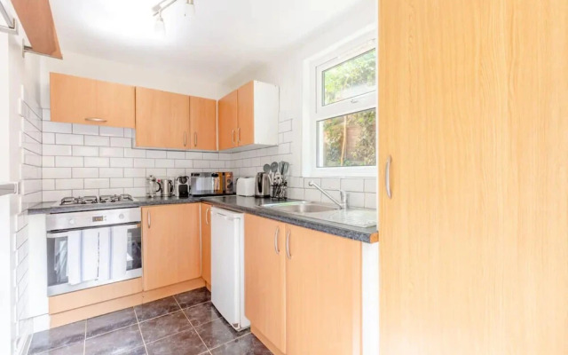Spacious 2 Bedroom in Gorgeous Camberwell With Garden