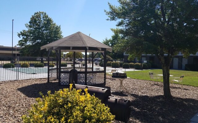 Travelodge Bentonville