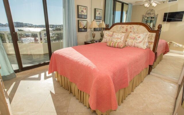 East Pass Towers 304 3 Bedroom Condo by RedAwning