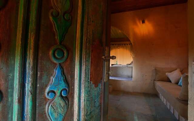 Blue Valley Cave Hotel
