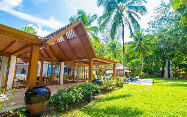 Charming Beachfront Villa on Bangtao