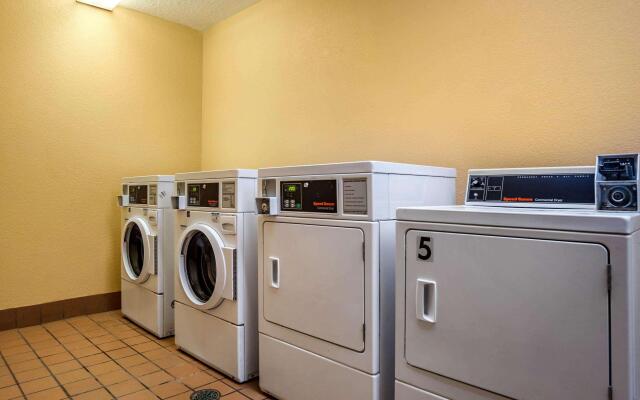 Econo Lodge Inn & Suites Foley - North Gulf Shores