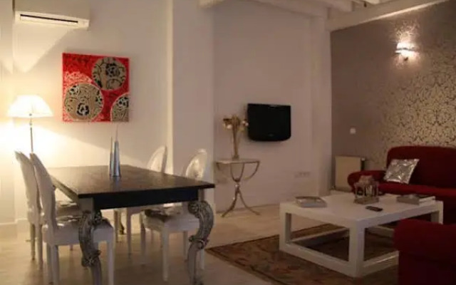 Relator Singular Apartments