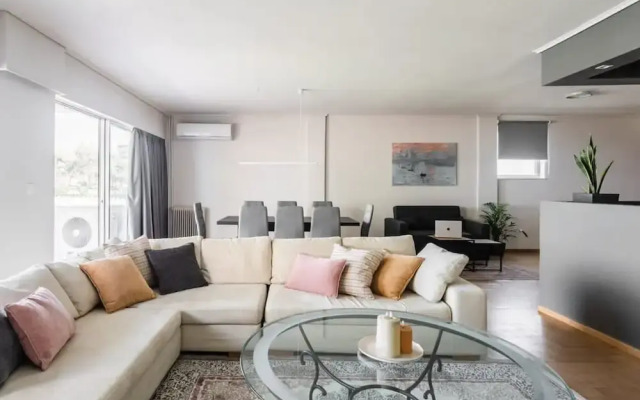 Spacious and Sunlit Seaside Flat