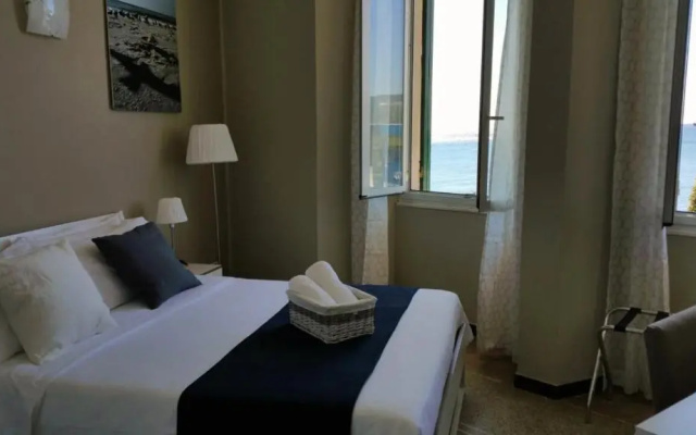 Luna Rooms