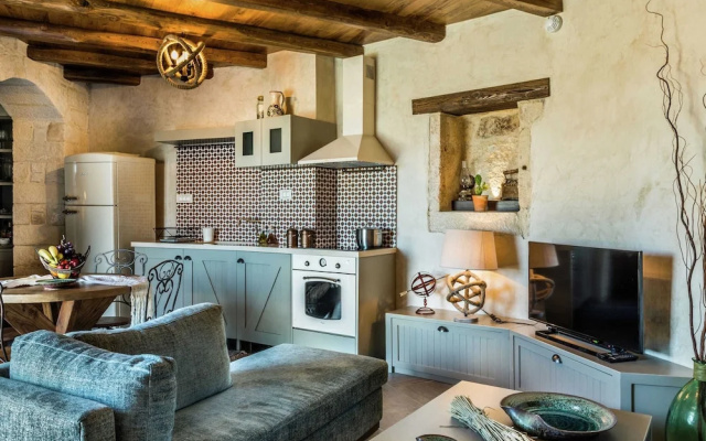 Traditional Renovated Villa Liodosifis with Heated Private Pool, Hot Tub & BBQ