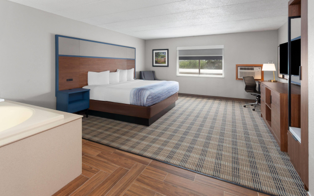 AmericInn & Suites By Wyndham Baraboo Event Center