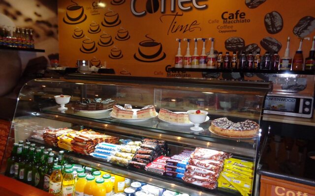Meral Crown Hotel