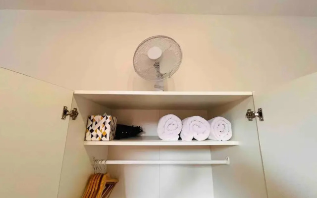 Private Rooms for 7 People With Bathroom
