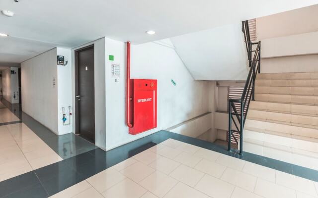 OYO Flagship 1170 The Habitat Karawaci