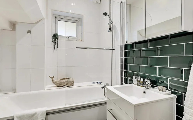 Modern Comfort Two Bedroom Gem on the Rye