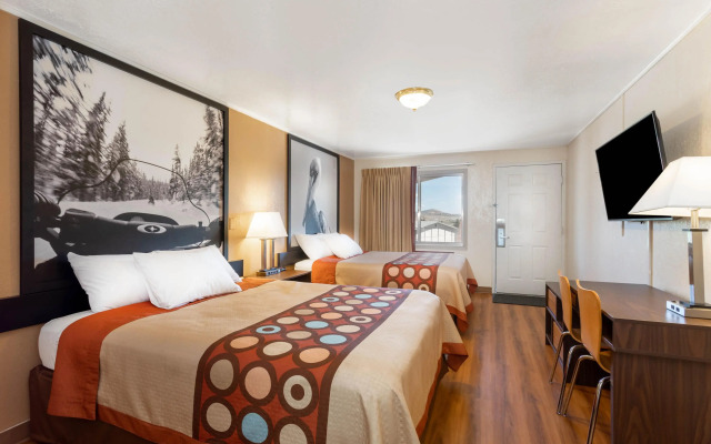 Travelodge by Wyndham Bakersfield