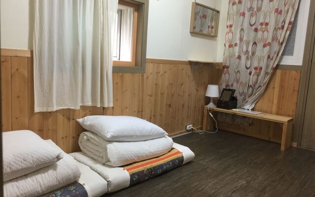 Momojein Guest House - Hostel