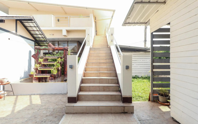 OYO 361 Relax Garden House