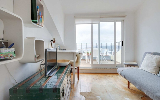 1 Bedroom Top Floor Apartment W Terrace & River View