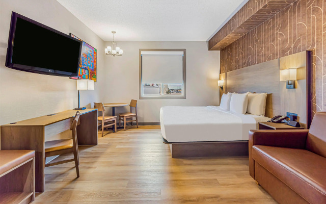 Days Inn & Suites by Wyndham West Edmonton