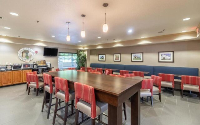 Comfort Suites Hopkinsville near Fort Campbell