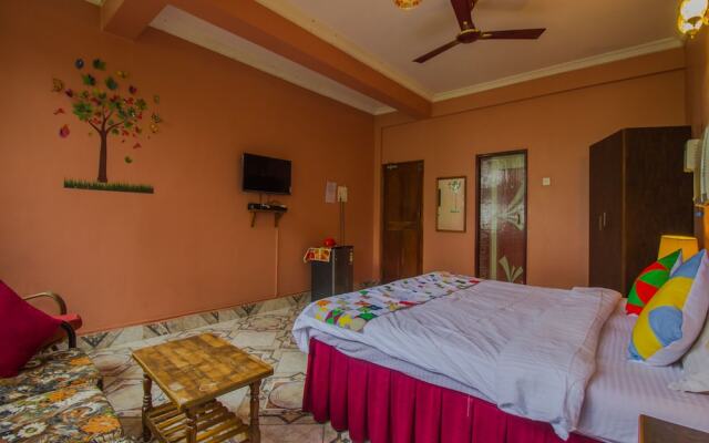 OYO 15697 Home Colorful Studio Candolim Beach