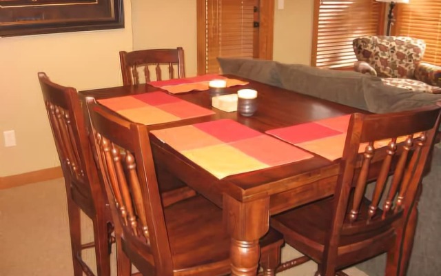 Sun Peaks Accommodation by Bear Country
